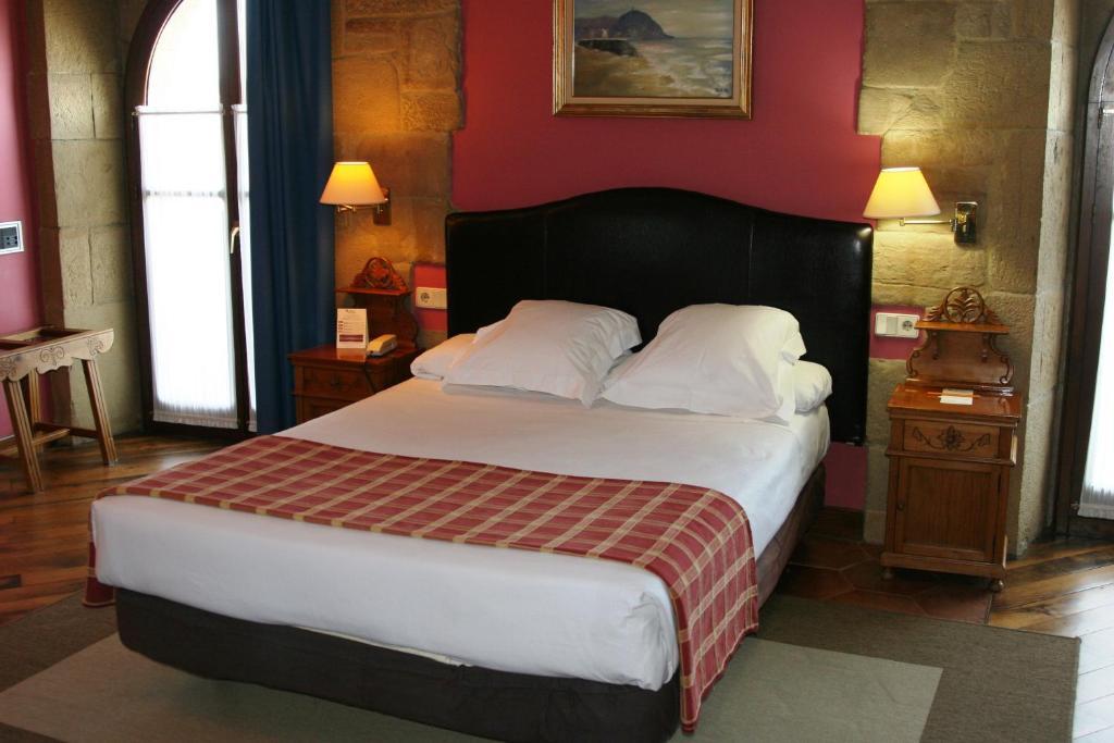 Hotel Palacio Obispo Hondarribia Bilik gambar